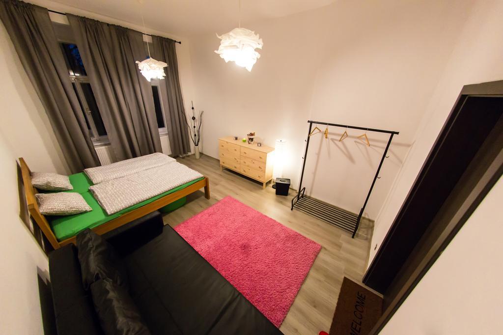 Freedom Rooms & Apartments Прага Екстериор снимка