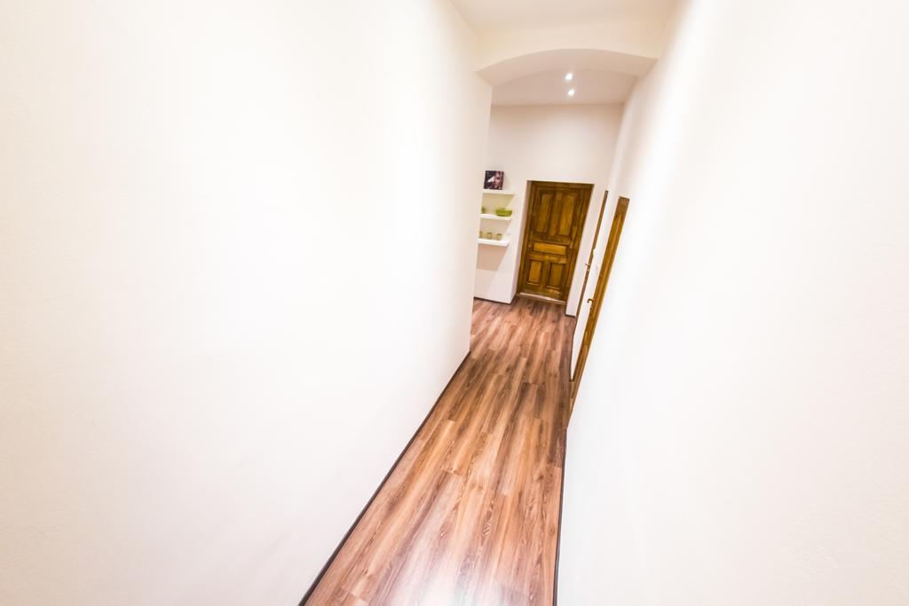 Freedom Rooms & Apartments Прага Екстериор снимка