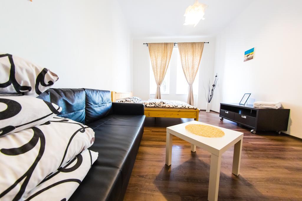 Freedom Rooms & Apartments Прага Екстериор снимка
