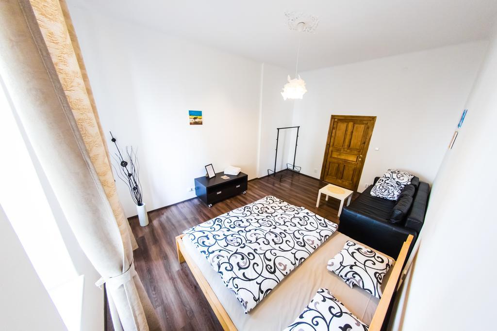 Freedom Rooms & Apartments Прага Екстериор снимка