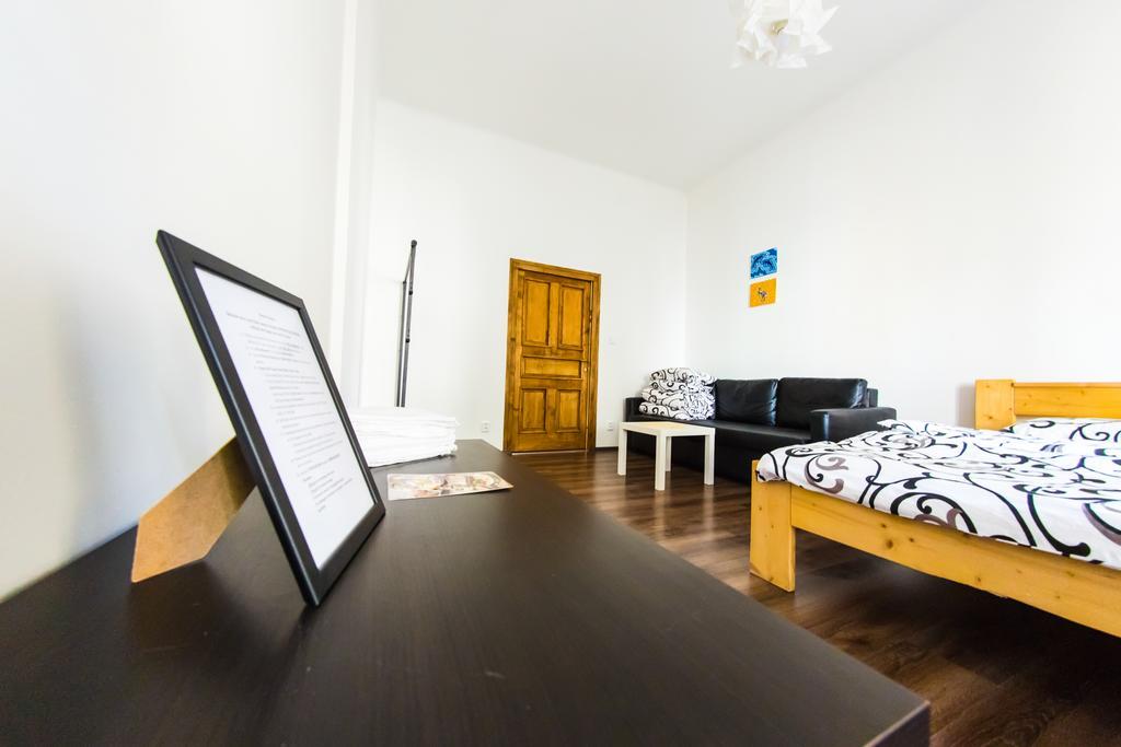 Freedom Rooms & Apartments Прага Екстериор снимка
