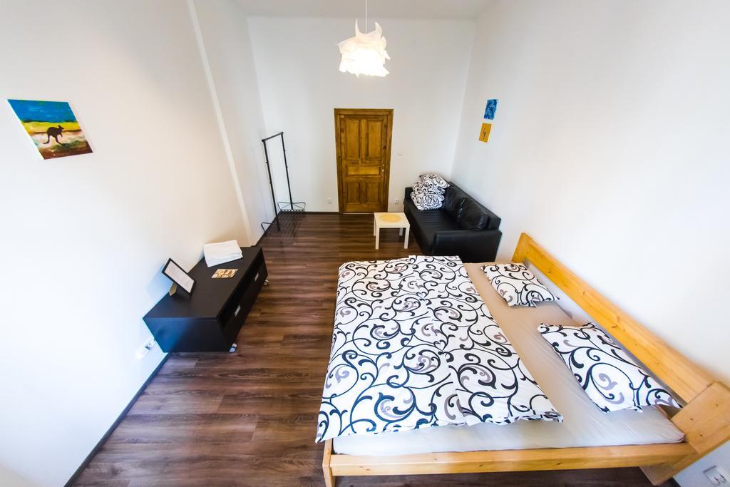 Freedom Rooms & Apartments Прага Екстериор снимка
