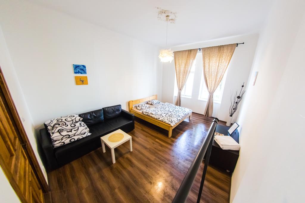 Freedom Rooms & Apartments Прага Екстериор снимка