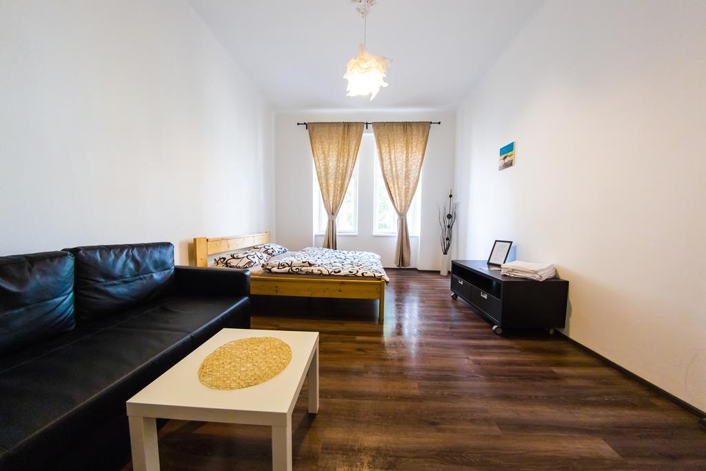Freedom Rooms & Apartments Прага Екстериор снимка
