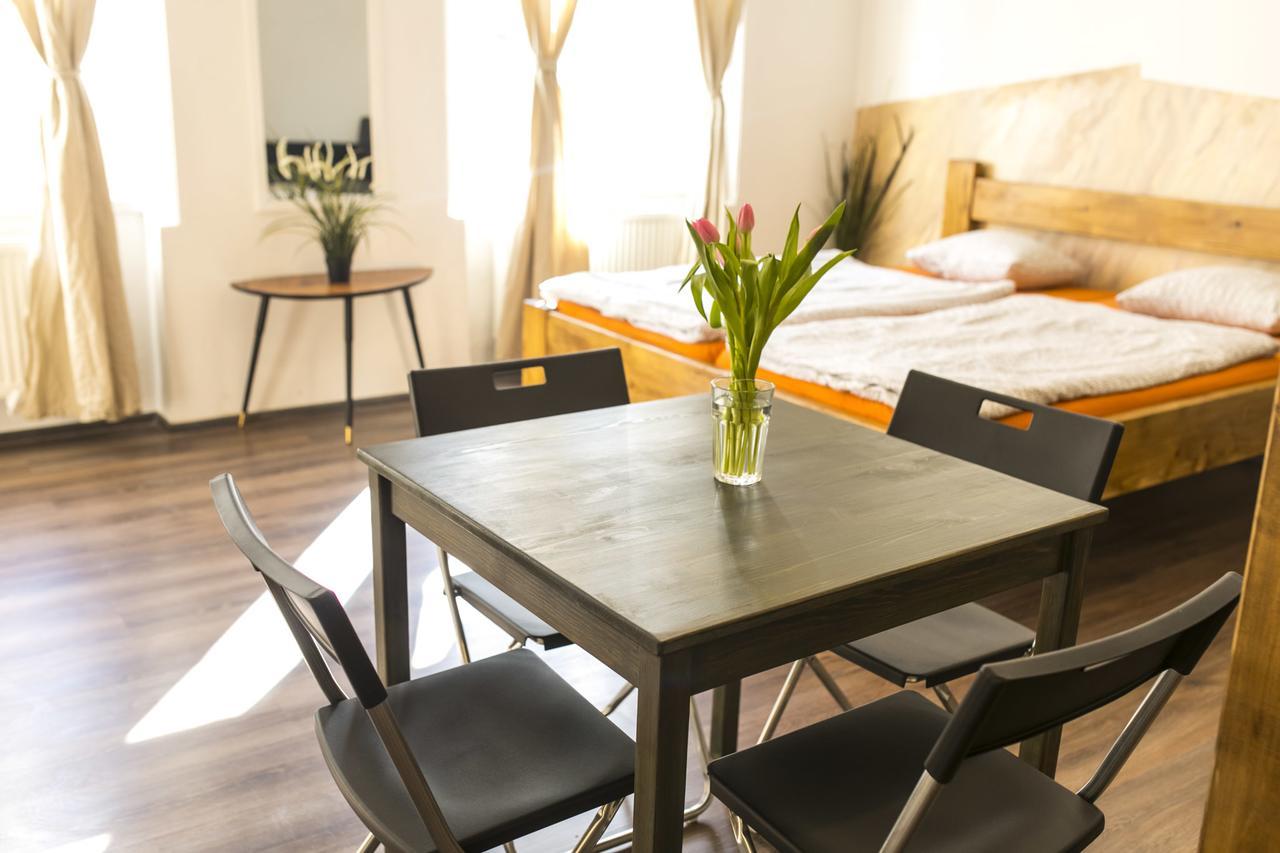 Freedom Rooms & Apartments Прага Екстериор снимка