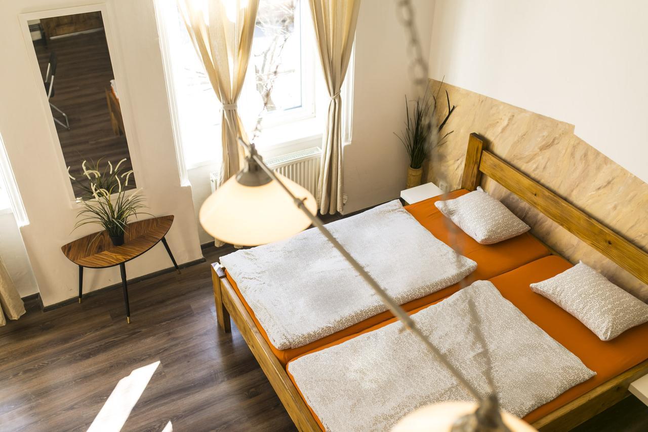 Freedom Rooms & Apartments Прага Екстериор снимка