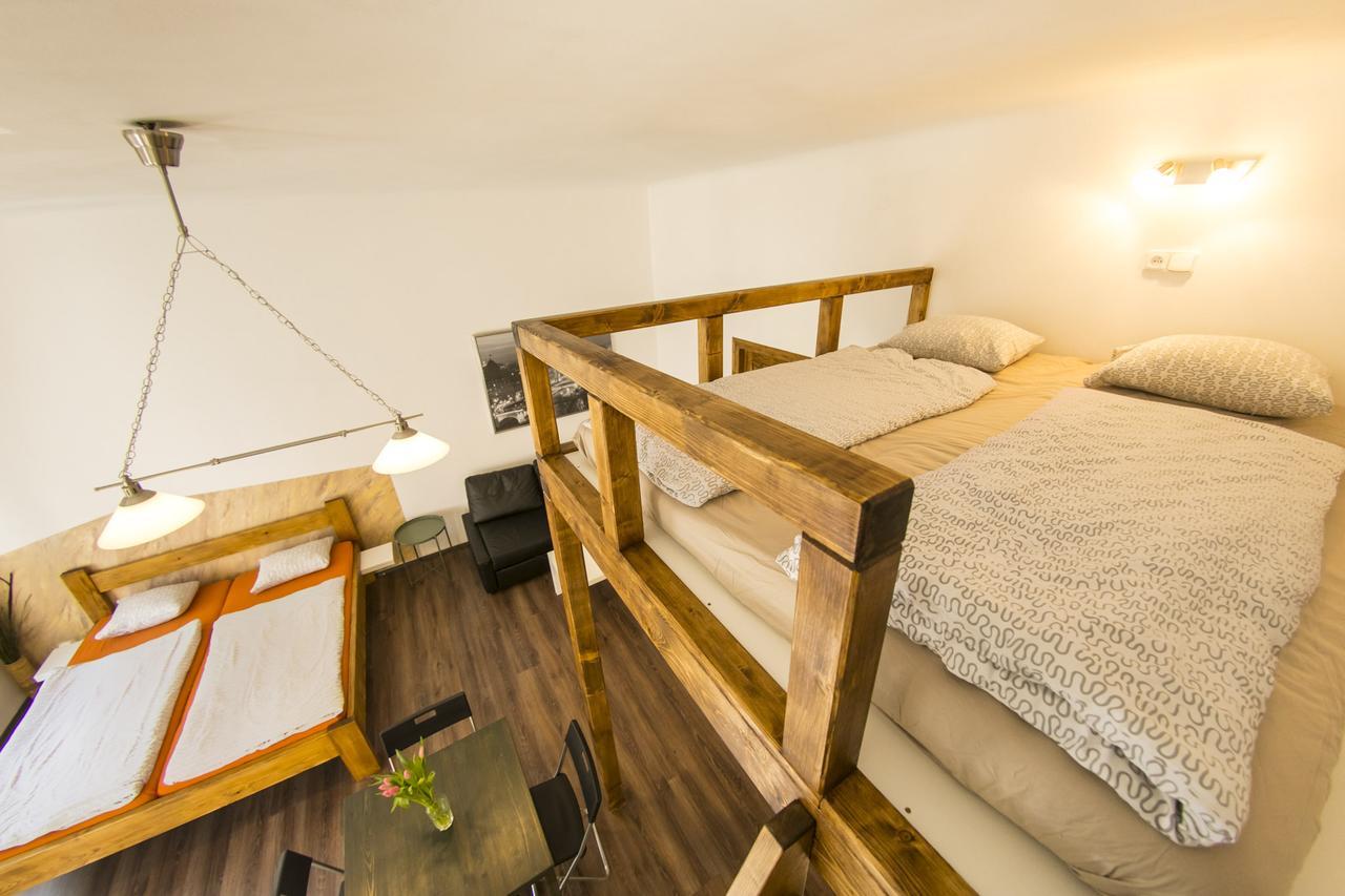 Freedom Rooms & Apartments Прага Екстериор снимка
