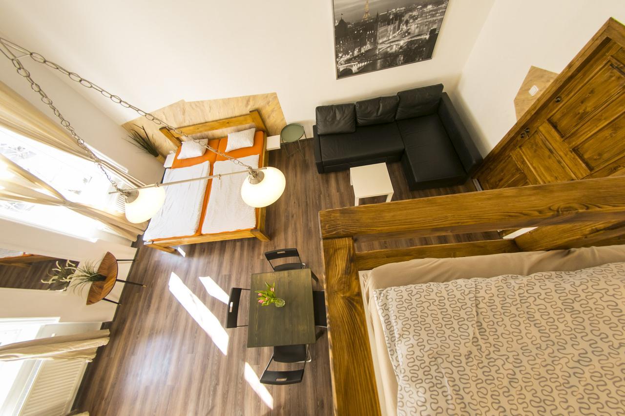 Freedom Rooms & Apartments Прага Екстериор снимка