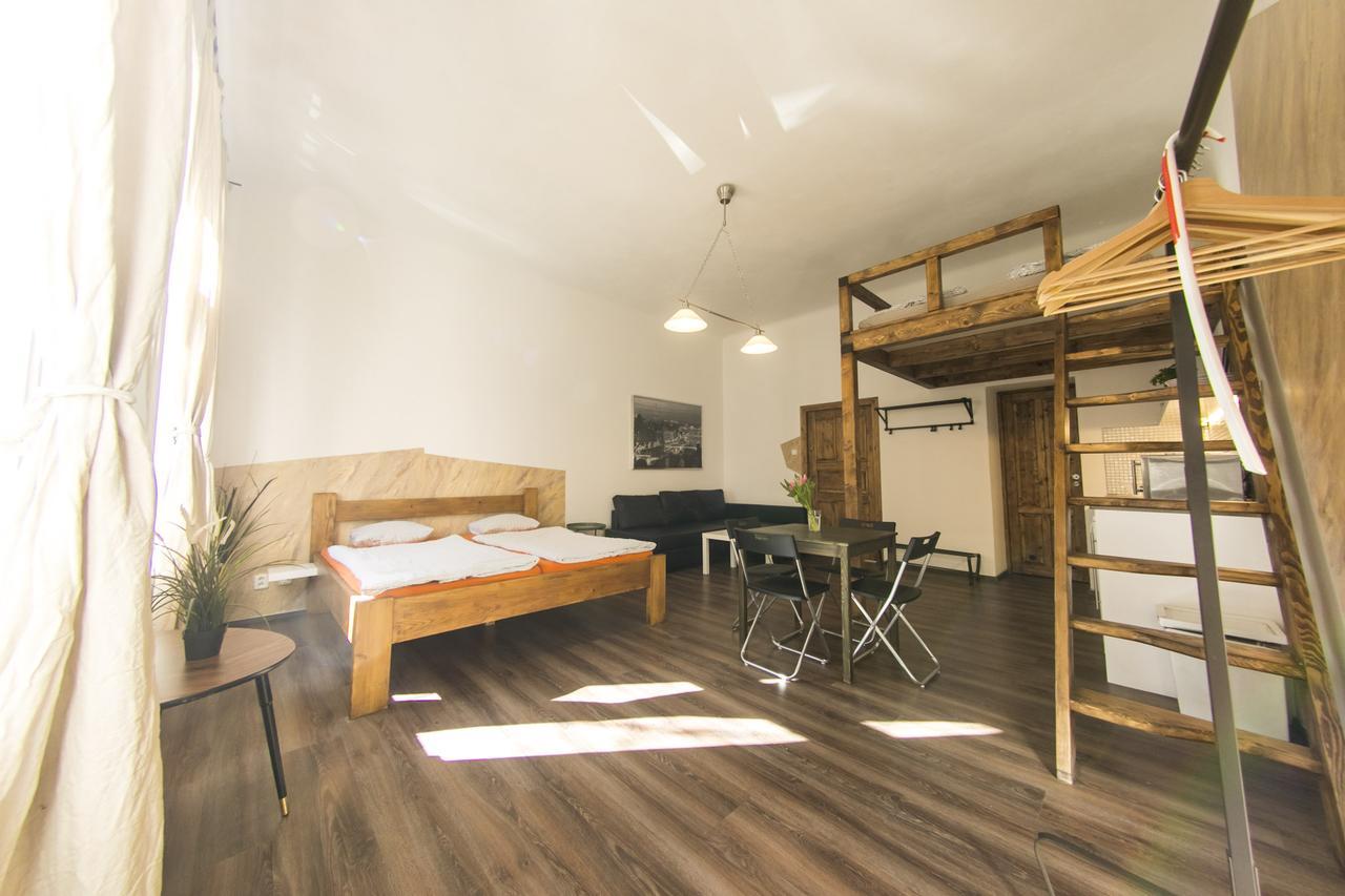 Freedom Rooms & Apartments Прага Екстериор снимка