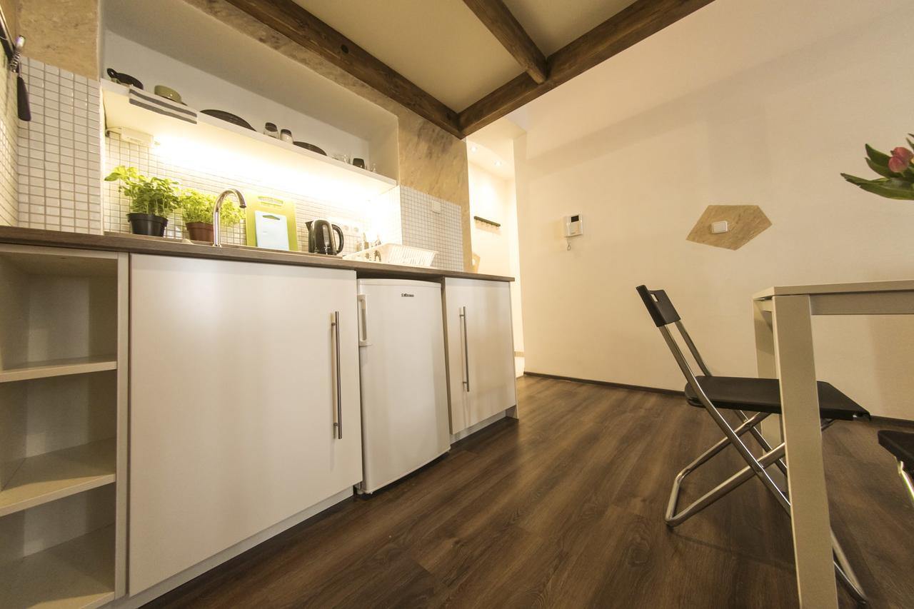 Freedom Rooms & Apartments Прага Екстериор снимка