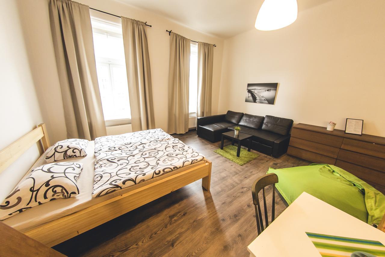 Freedom Rooms & Apartments Прага Стая снимка