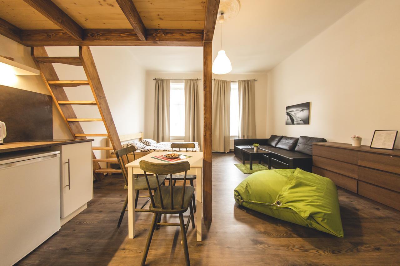 Freedom Rooms & Apartments Прага Екстериор снимка