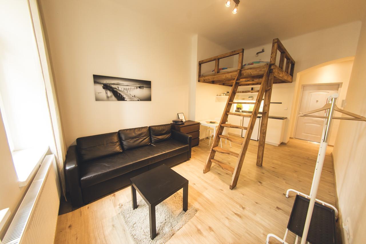 Freedom Rooms & Apartments Прага Екстериор снимка
